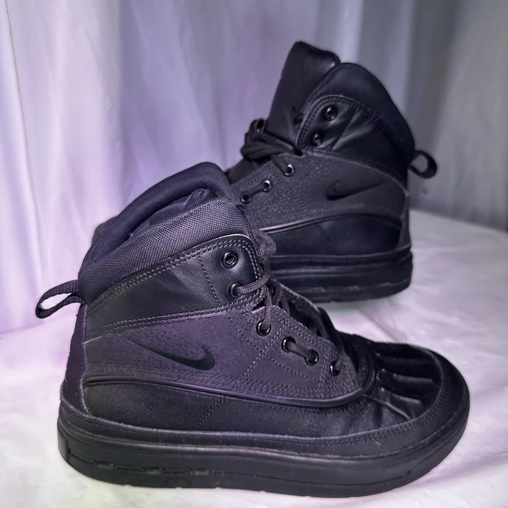 Nike Men's Black Leather Sneakers